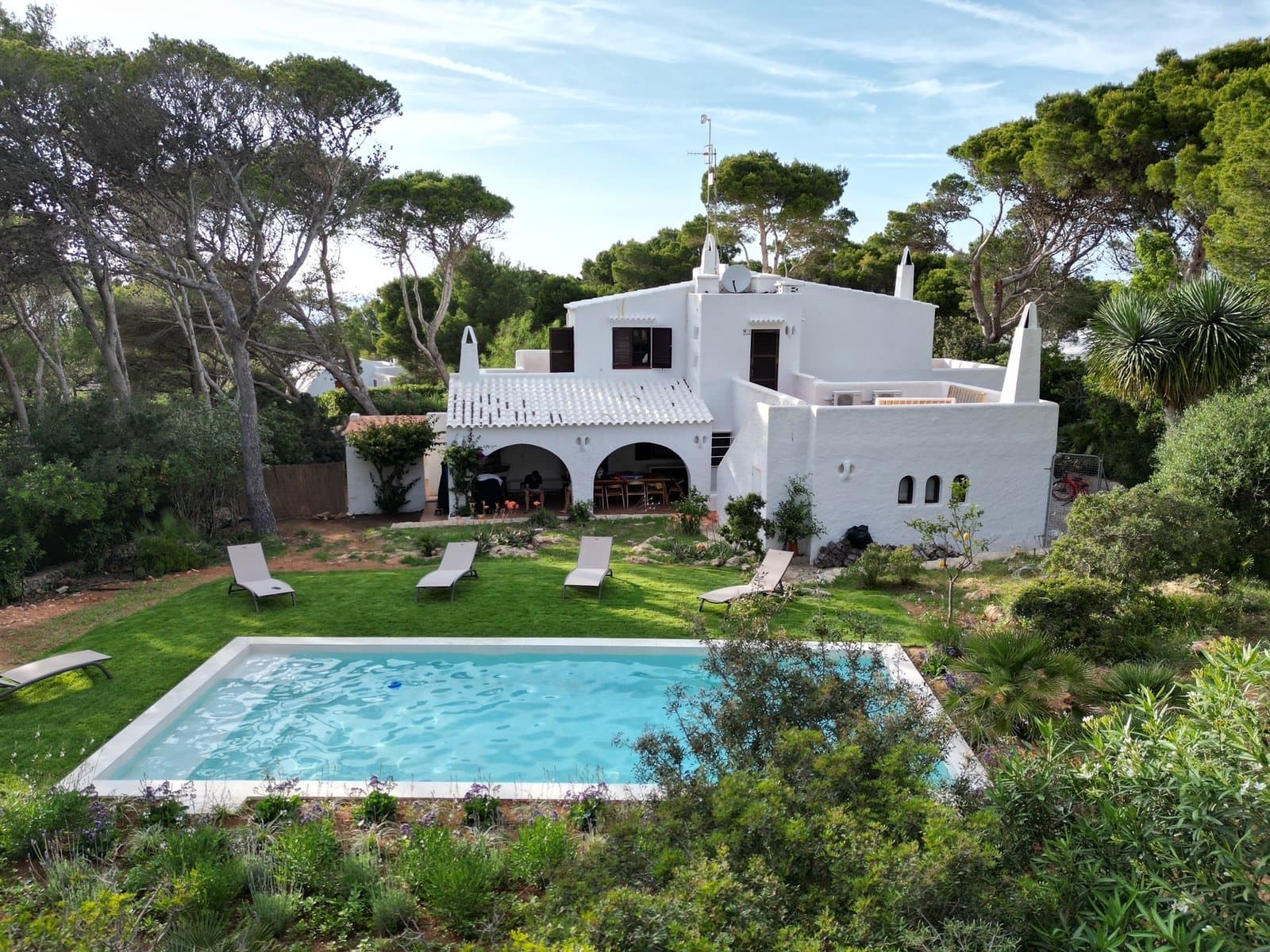 Villa con piscina en Menorca, vista aérea